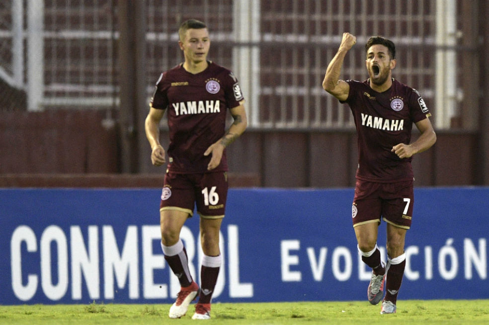 Lanús venció a Sporting Cristal y quedó a un paso de la segunda ronda