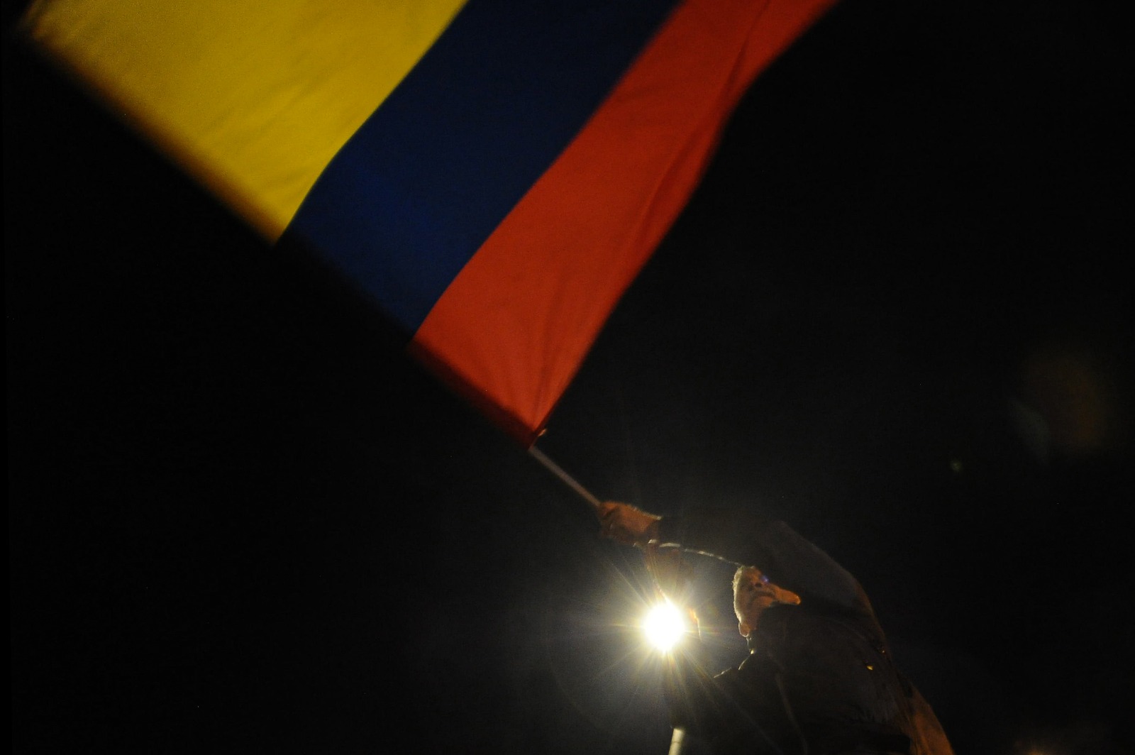 El encuentro también convocó a ciudadanos y representantes de la oposición del Gobierno Petro, con la intención de expresar su inconformidad frente a la gestión que ha hecho el actual presidente de Colombia.