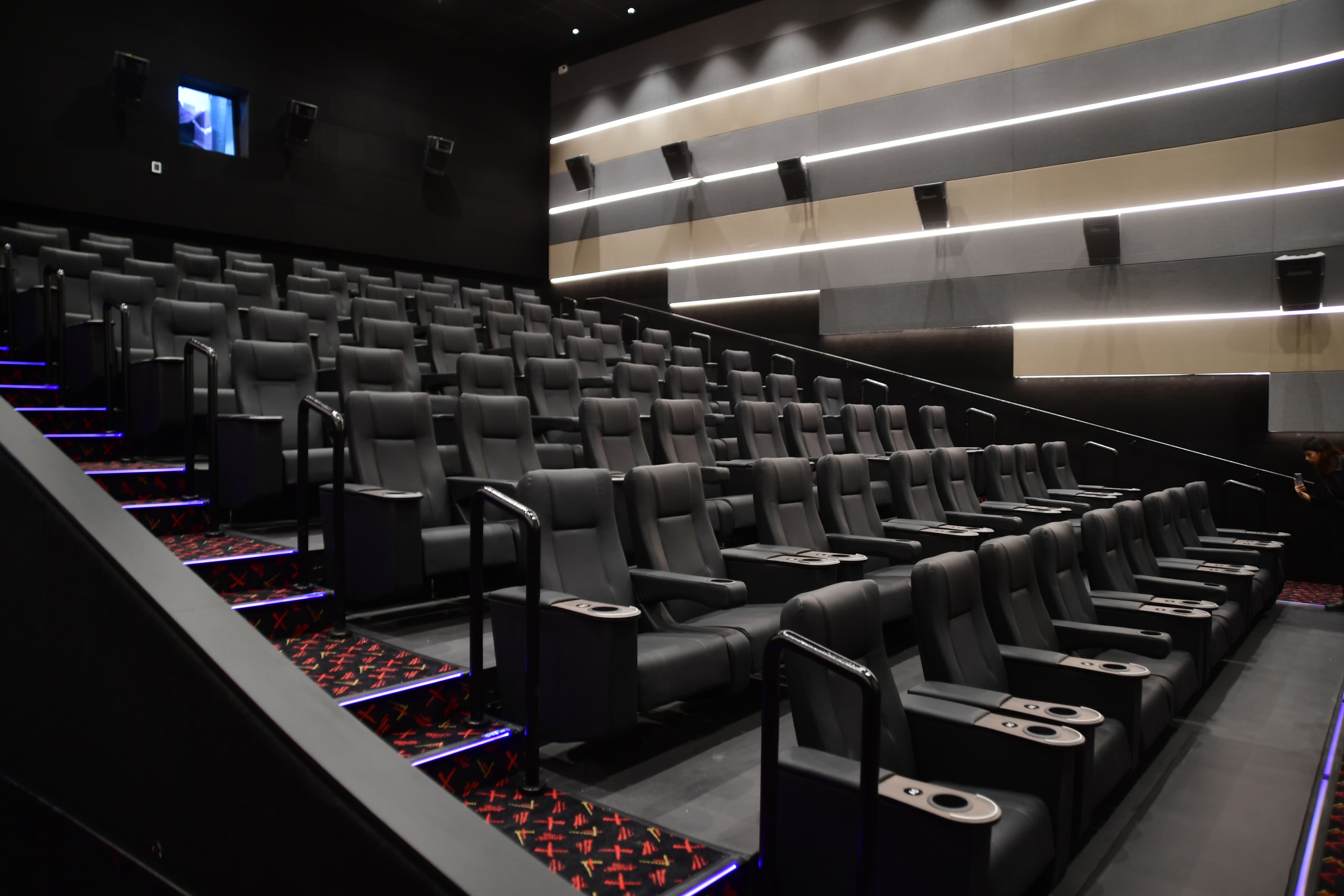 LUMINA contará con siete salas de cine que tendrán una capacidad entre 60 y 130 sillas para un total de más de 600 puestos en todo el complejo.