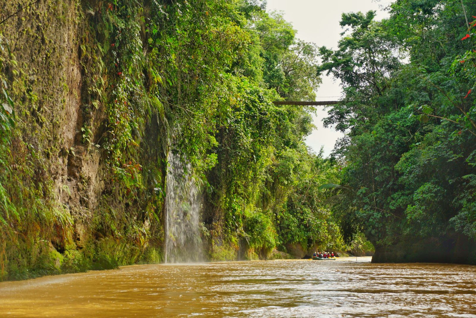 Las experiencias que ofrece Caguán Expeditions hacen parte de un proyecto de paz que nació en 2017, tras la firma del Acuerdo, como una apuesta concreta por transformar el territorio a través del turismo comunitario, la naturaleza y la memoria.