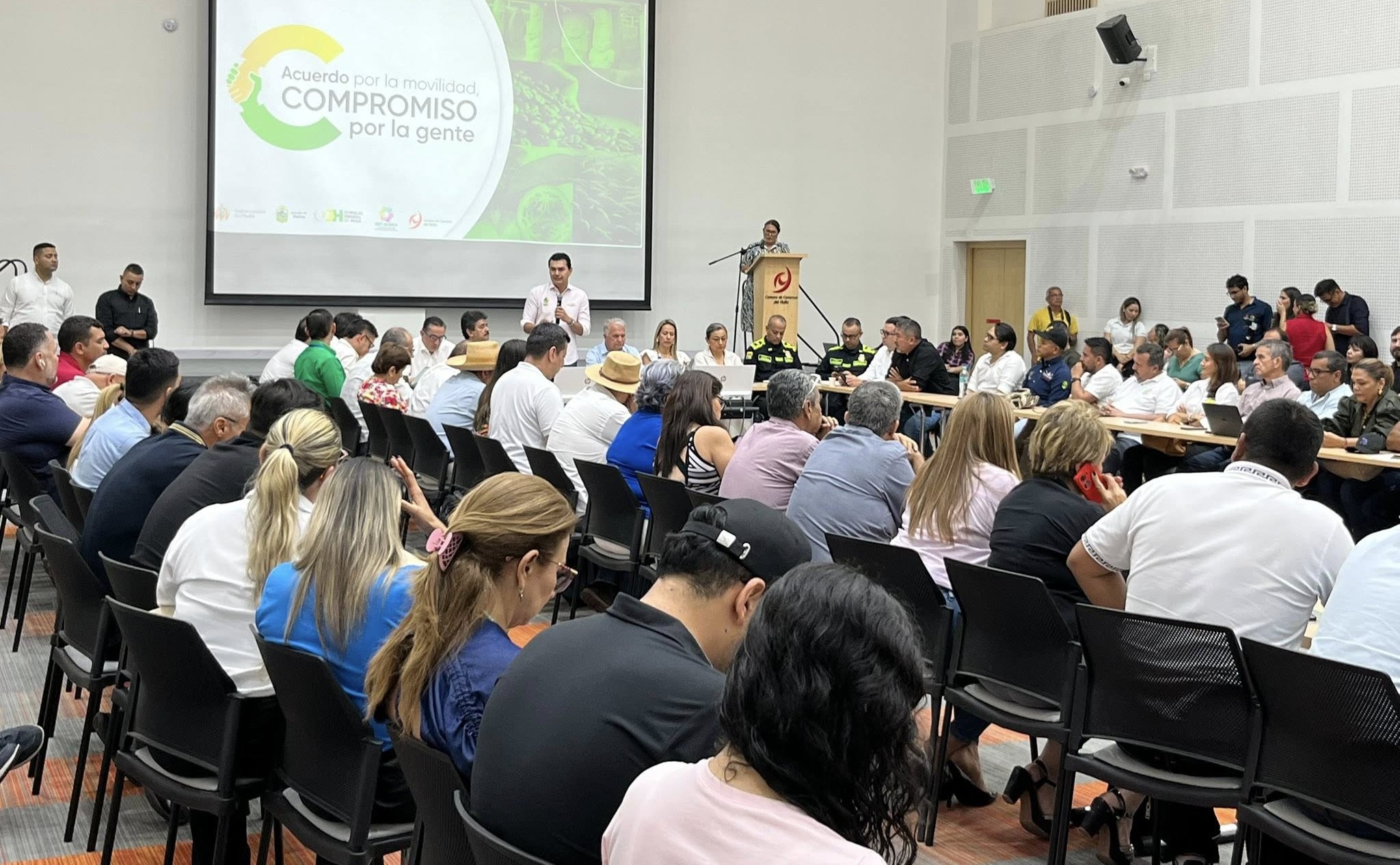 Con acuerdos de diálogo buscan mejorar los bloqueos viales en el Huila