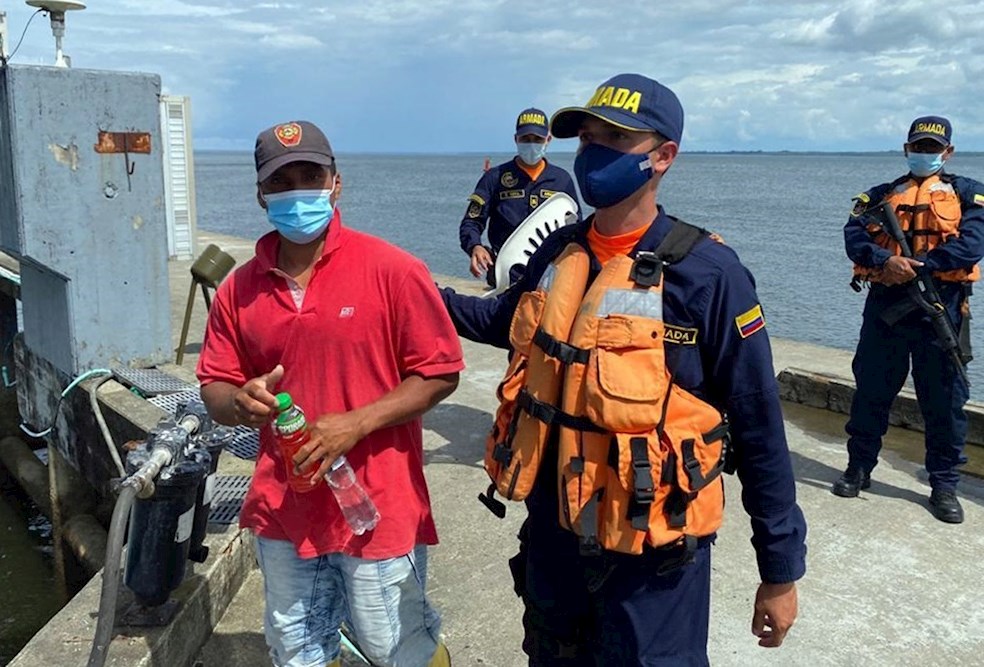 Rescatan a tres ecuatorianos que duraron siete días a la deriva en el Pacífico