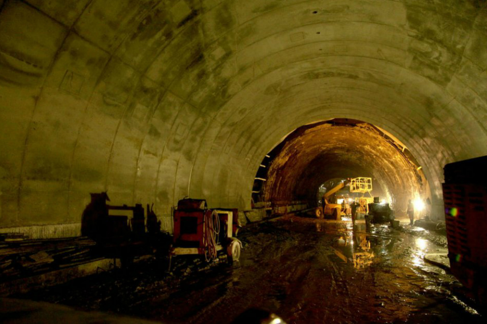 Ordenan pago de salario e indemnizaciones a extrabajadores del túnel de La Línea
