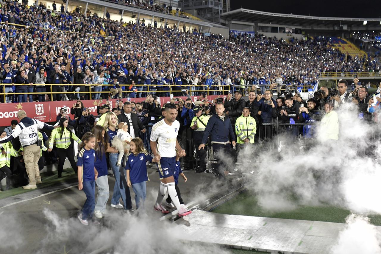 Radamel Falcao García fue presentado este martes 16 de julio en El Campín como refuerzo de Millonarios, uno de los fichajes más importantes en la historia del club embajador.
