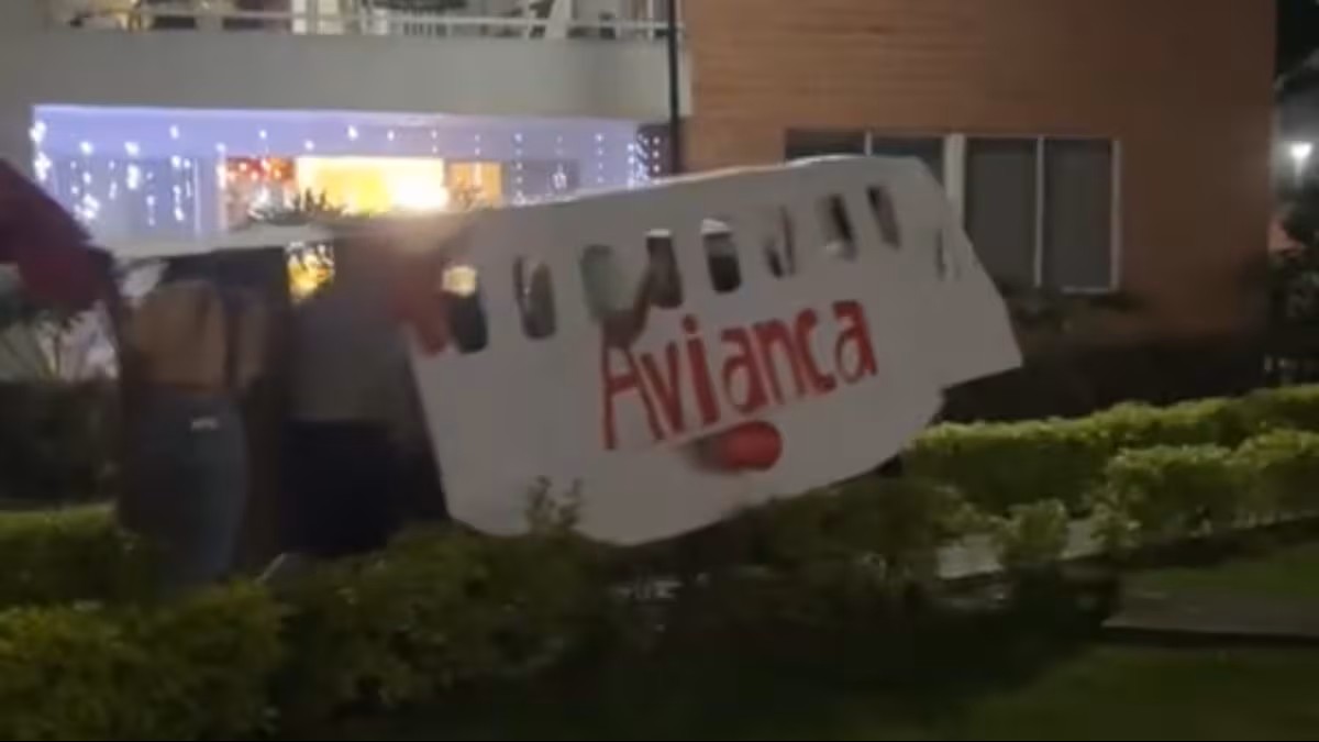 Regalarán viaje a familia caleña que salió a correr con avión de cartón en Año Nuevo