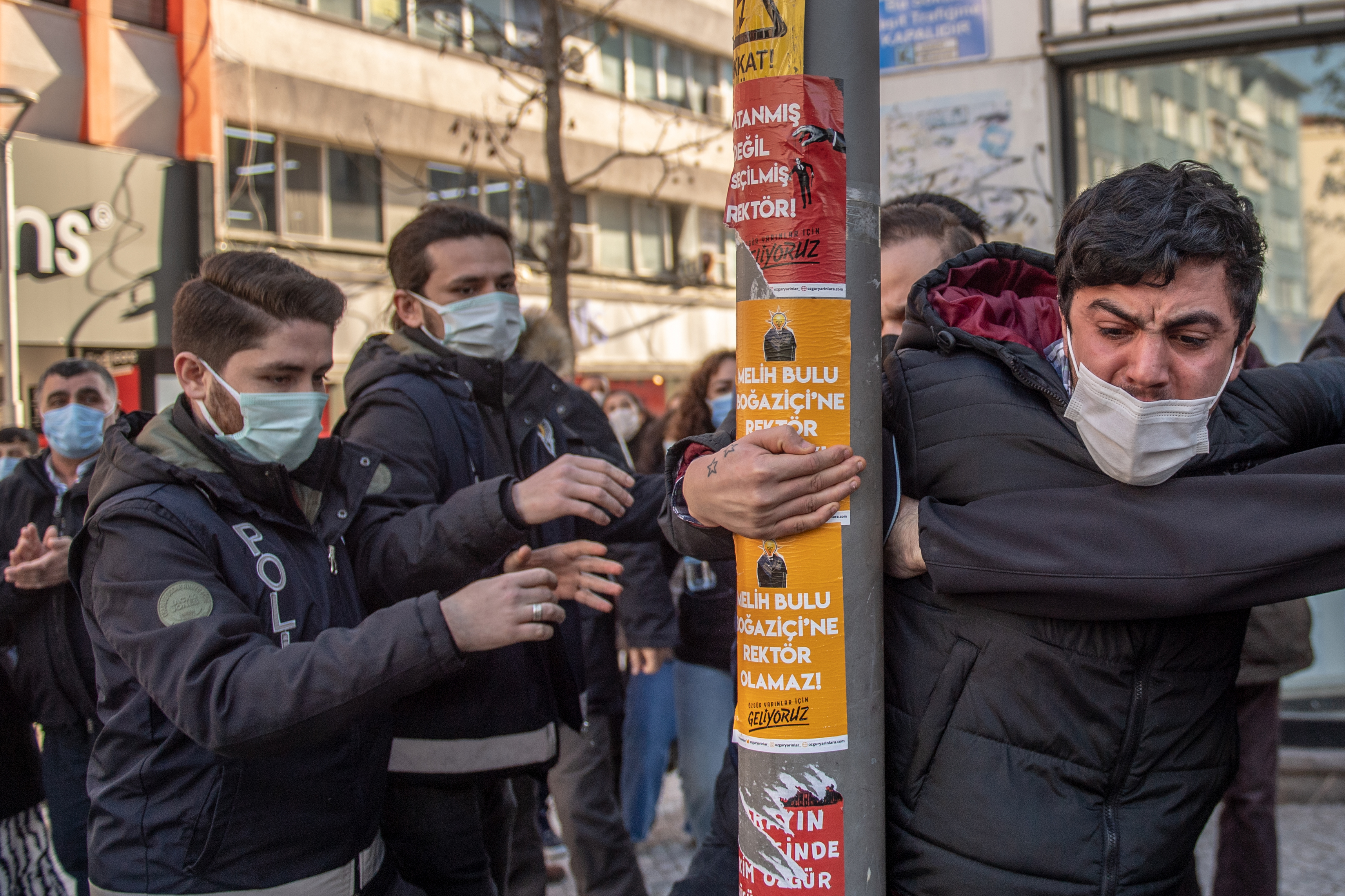 ¿Por qué protestan los estudiantes en Turquía?, más de 100 fueron detenidos