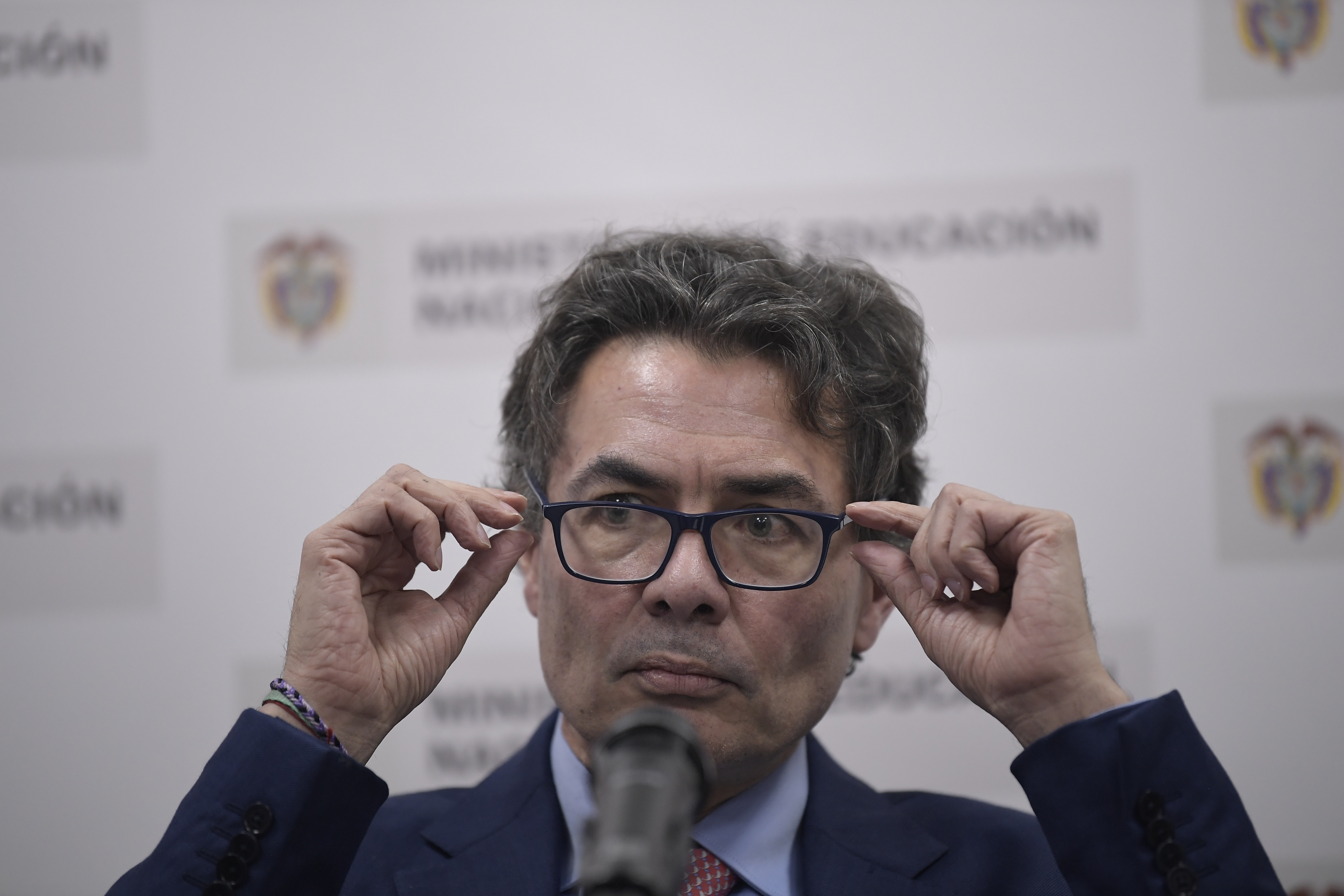 Ministro de Educación, en rueda de prensa explicando la Política de Gratuidad de las universidades públicas.