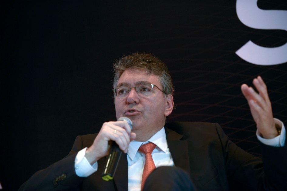 Colombia muestra en Londres como enfrenta los choques externos por bajos precios del petróleo