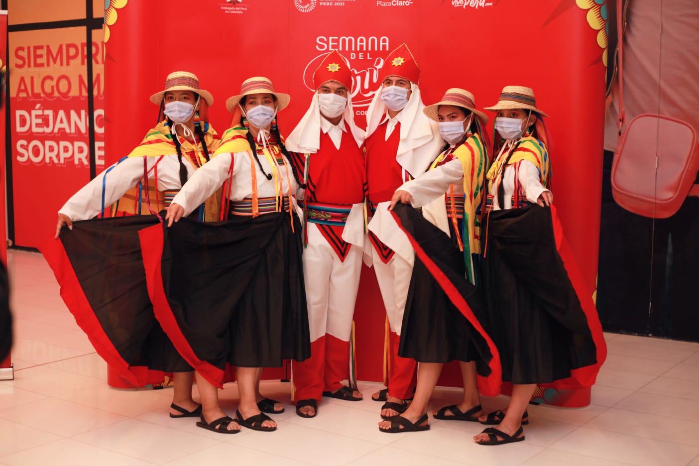 En la Semana del Perú hubo muestras de danzas típicas peruanas.