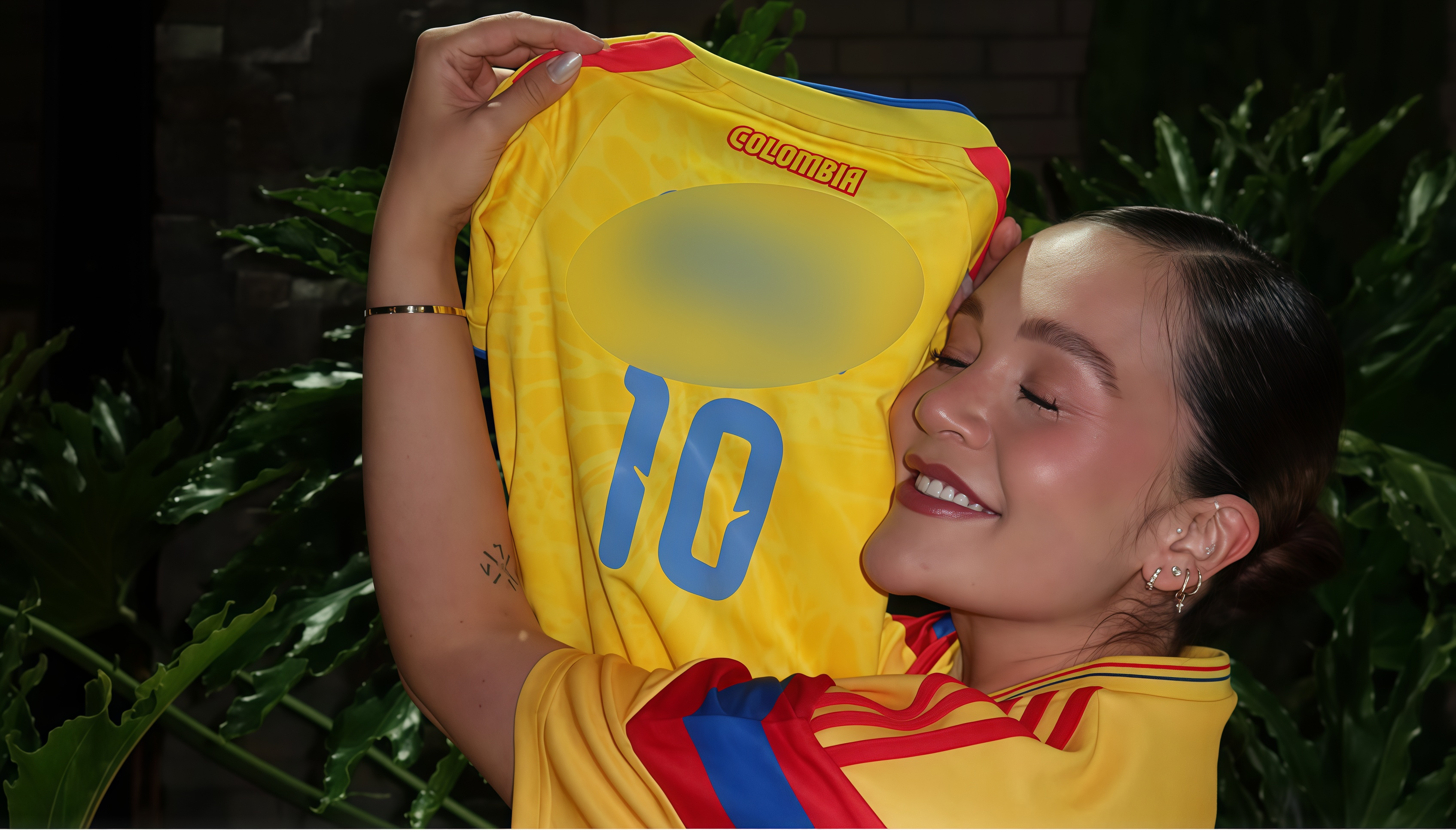 Lina Tejeiro reveló el nombre y sexo de su bebé; una camiseta de Colombia lo confirmó