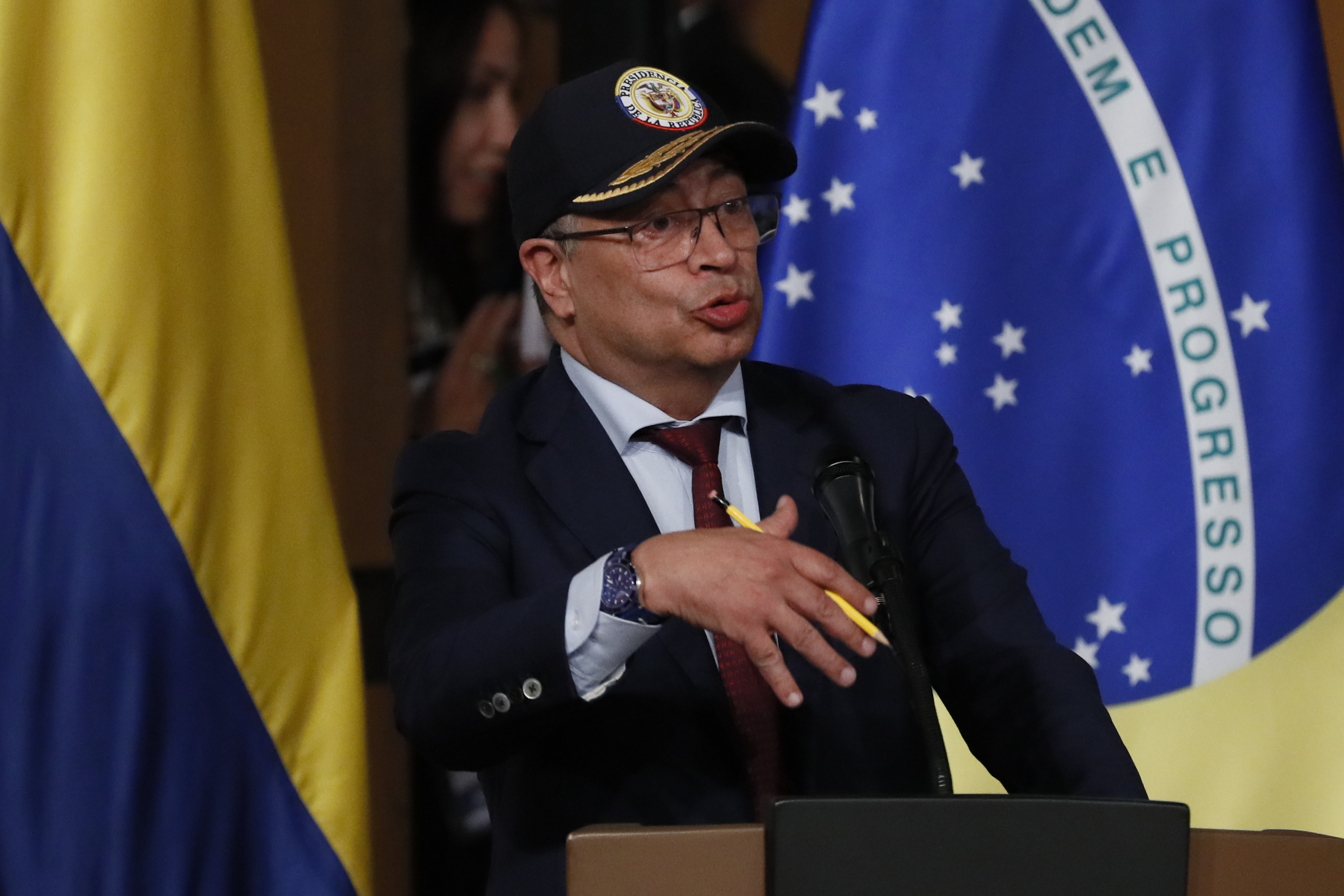 AME8413. BOGOTÁ (COLOMBIA), 17/04/2024.- El presidente de Colombia, Gustavo Petro, da un discurso en la inauguración de la XXXVI Feria Internacional del Libro de Bogotá (FilBo) este miércoles, en Bogotá (Colombia). La feria tendrá una programación desde el 17 de abril hasta el 2 de mayo y tienen como país invitado a Brasil. EFE/ Carlos Ortega