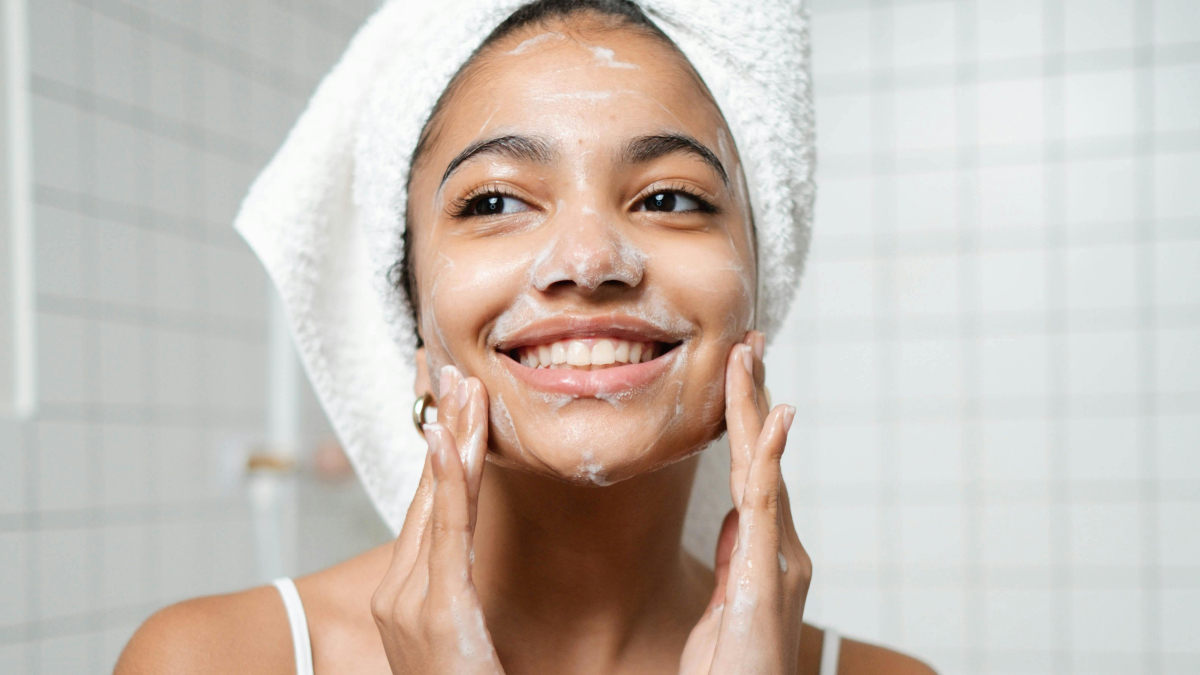 Diferencia entre crema humectante e hidratante y cuál usar según el tipo de piel