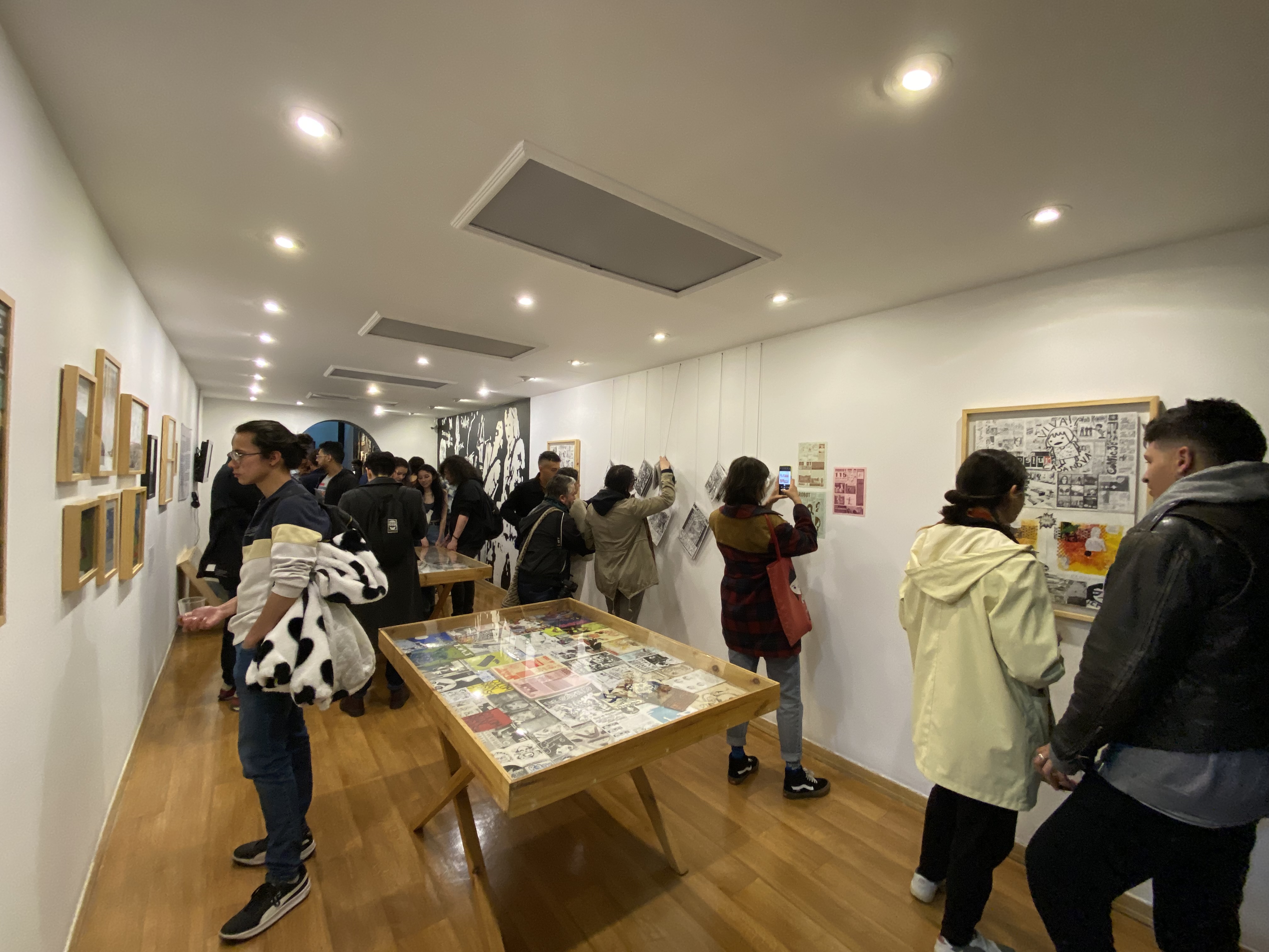 La exposición del mítico fanzine Excusado muestra un registro de las publicaciones de los años 2000.