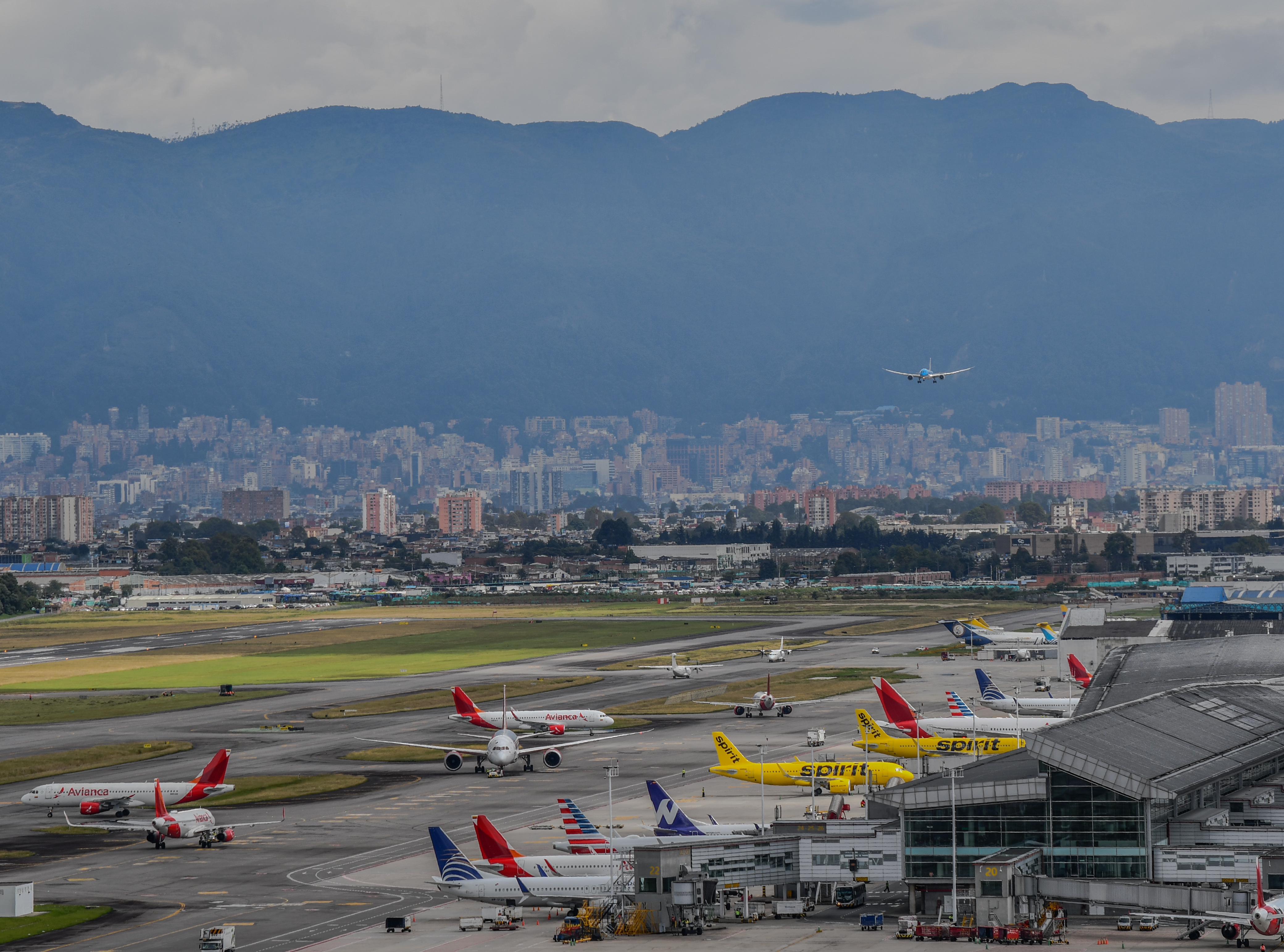Terremoto en Venezuela obliga a suspender operaciones aéreas desde Bogotá