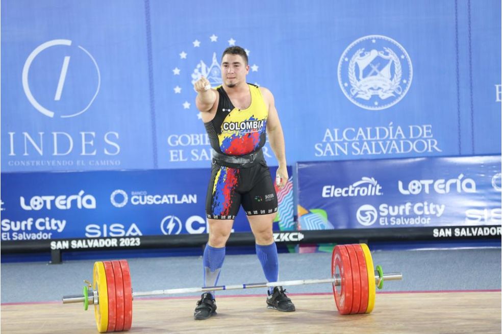 Óscar Garcés, pesista colombiano que se coronó campeón en los Juegos Centroamericanos de San Salvador 2023.