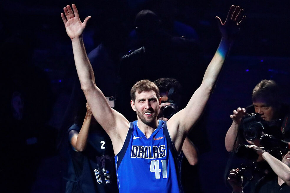 El basquetbolista alemán Dirk Nowitzki anunció su retiro
