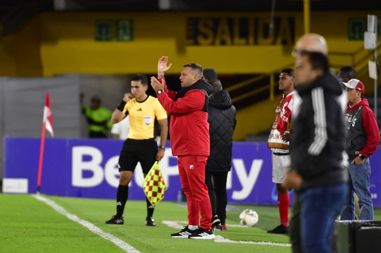Santa Fe rescató un empate en El Campín, cuando parecía que Junior daba el golpe en la ida de la semifinal. Todo se definirá la próxima semana en la vuelta que se jugará en Barranquilla. Estas fueron las mejores imágenes.