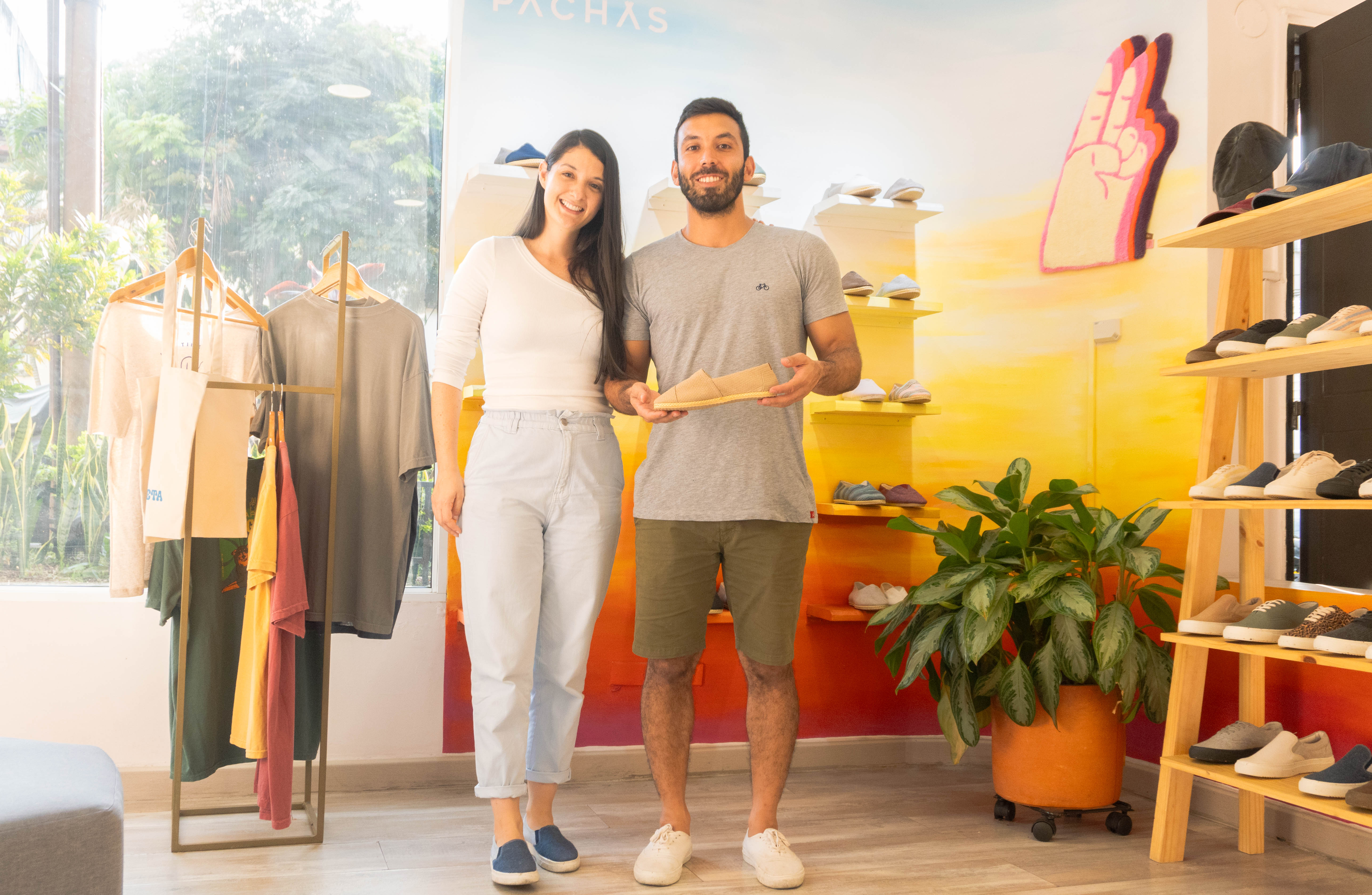 Crean zapatos con botellas plásticas, corchos, neumáticos y residuos textiles