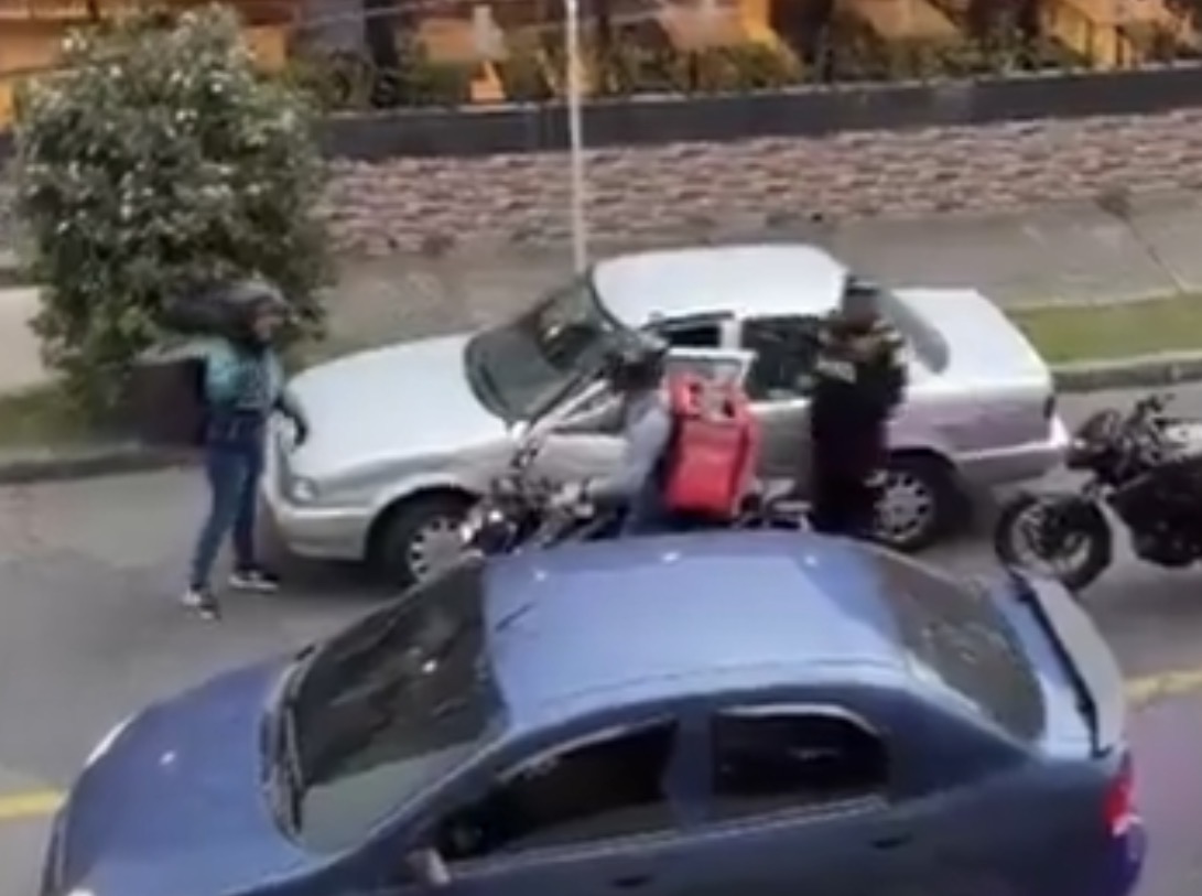 Nuevo caso de agresión de domiciliarios en Bogotá: atacan a adulto mayor