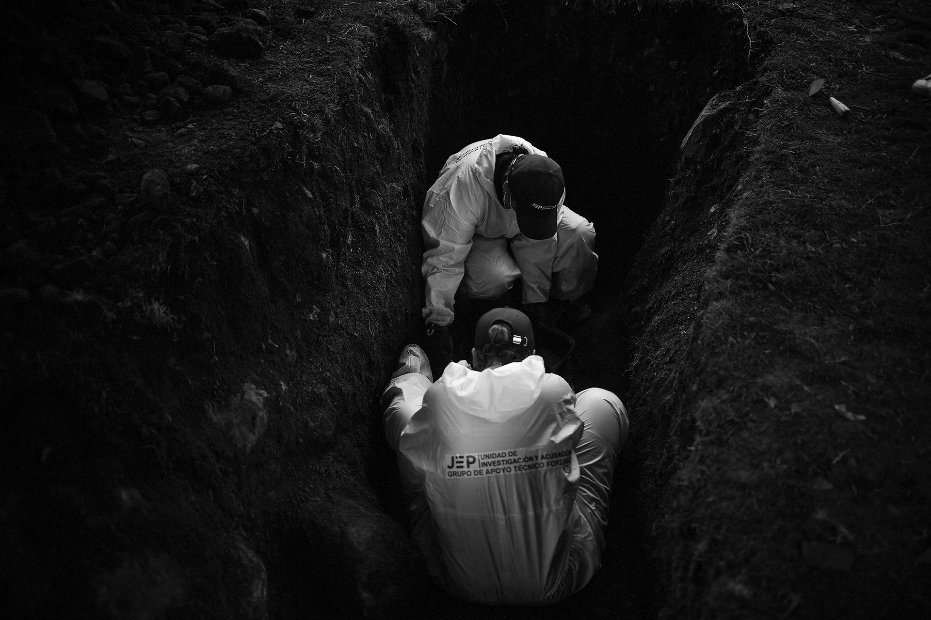 Un equipo de antropólogas y odontólogas forenses son las encargadas de analizar los cuerpos o restos óseos que están enterrados, de manera irregular, en el cementerio.