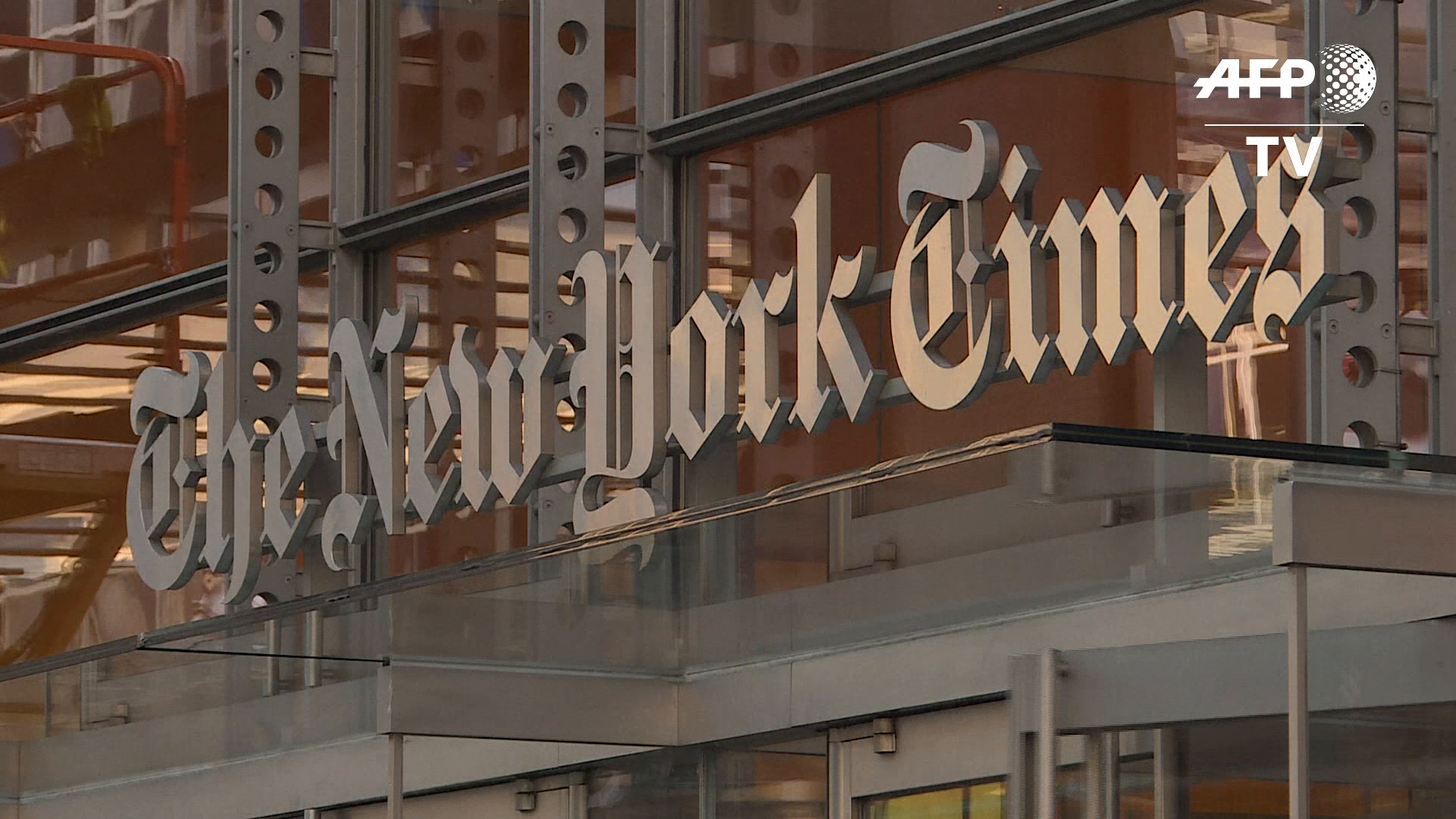 “No puedes construir un futuro exitoso despidiendo periodistas”: CEO de New York Times
