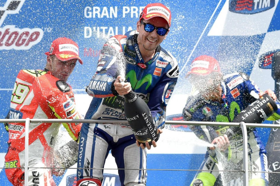 Lorenzo suma, con autoridad, su tercera victoria consecutiva del año