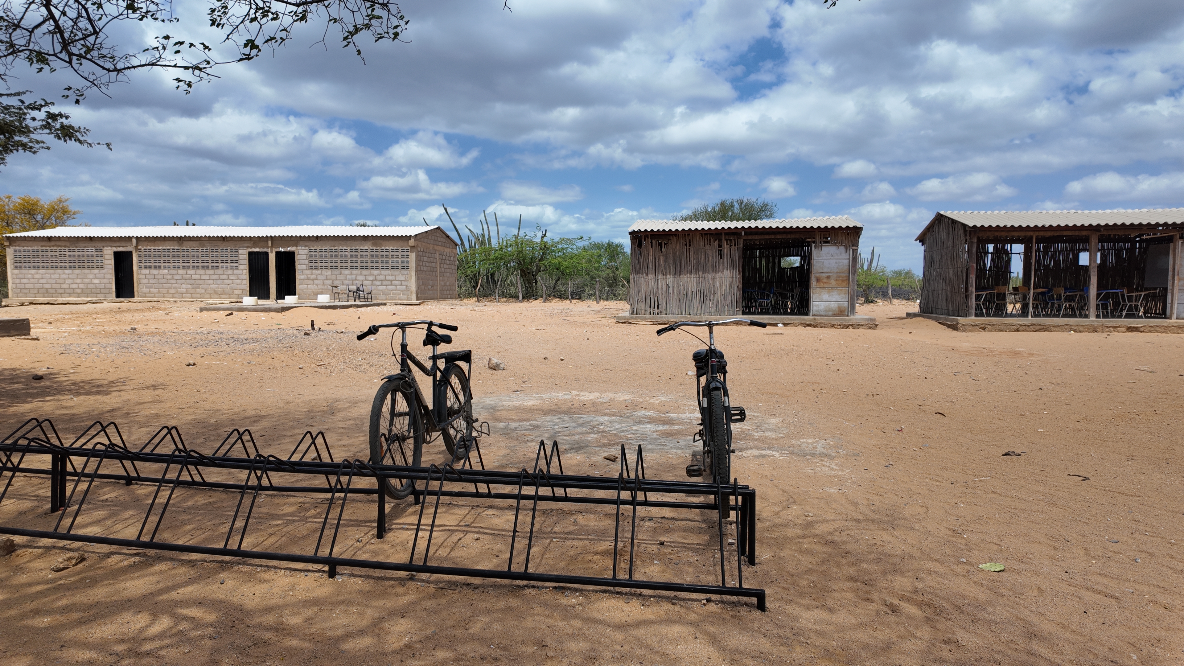 Los niños que se quedaron sin transporte escolar y deben atravesar el desierto guajiro