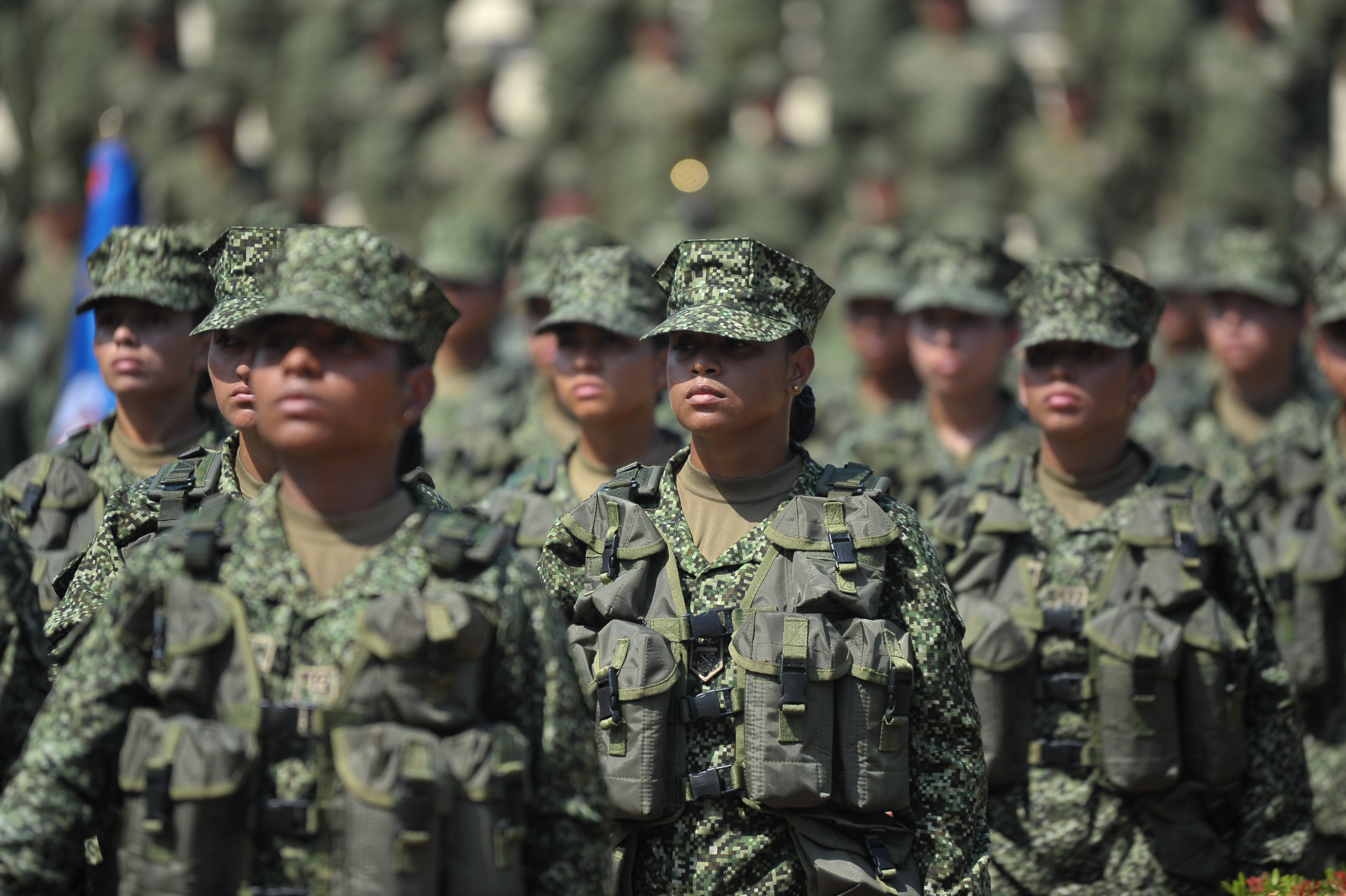 Jóvenes que prestan servicio militar recibirán más bonos y salario mínimo completo