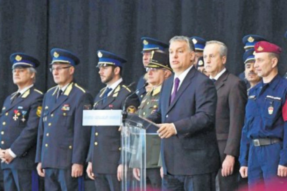 La marca de “democracia iliberal” del primer ministro húngaro, Víktor Orbán (centro) , fue adoptada por el gobierno de facto de Polonia e incursiona  en el corazón de Occidente. / EFE
