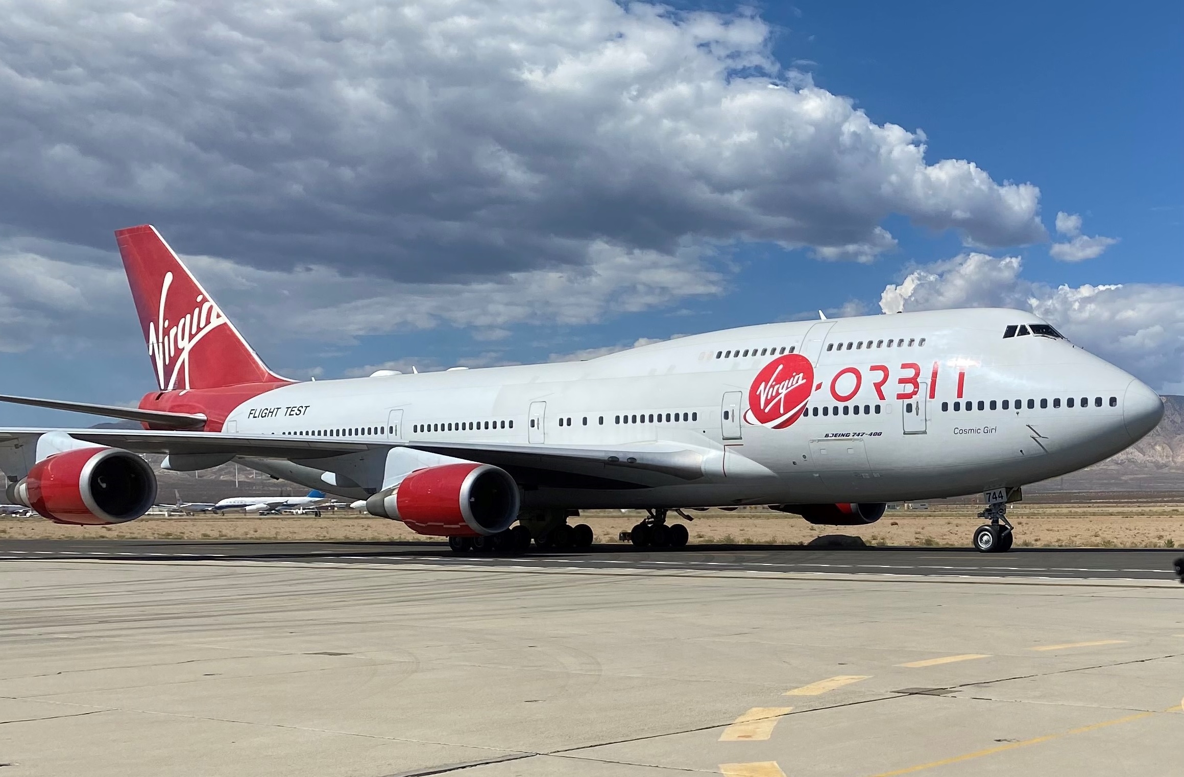 Imagen del Boeing 747 modificado de Virgin Orbit que cargaba con el cohete de 21 metros despegó de Cornualles, en el suroeste de Inglaterra.