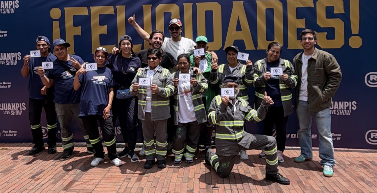 De arrastrar una carreta a conducir una eléctrica: salto para nueve recicladores en Bogotá