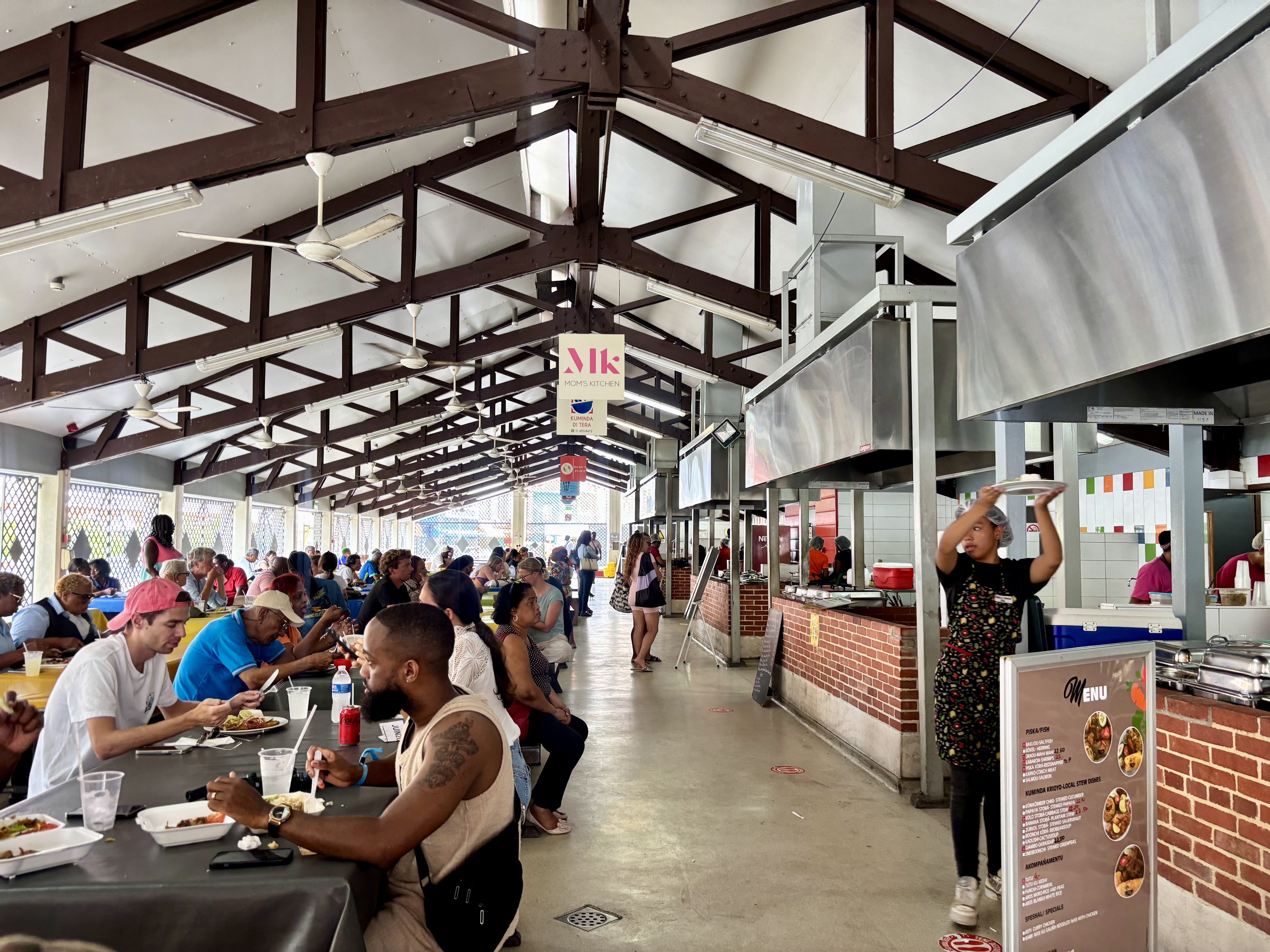 Plasa Bieu es un imperdible para probar la cocina local de Curazao.