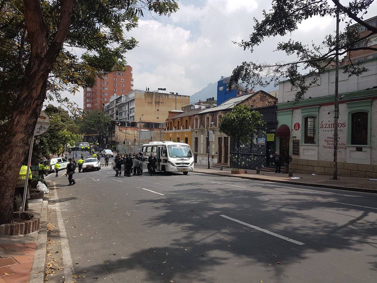 Dos policías en estado crítico tras explosión en Bogotá