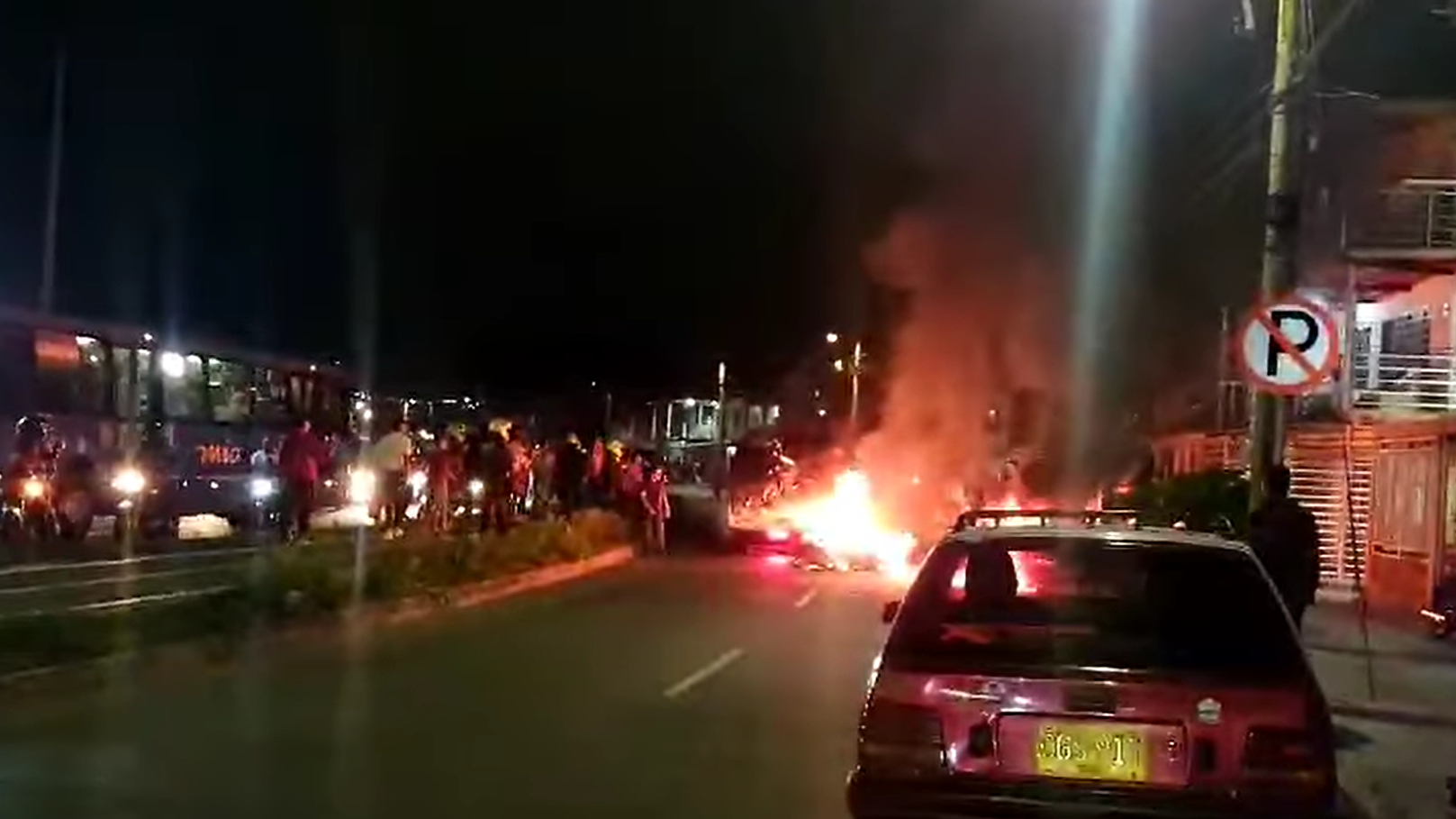 Capturaron a hombre que incendió su moto luego de que la subieron a grúa en Cali