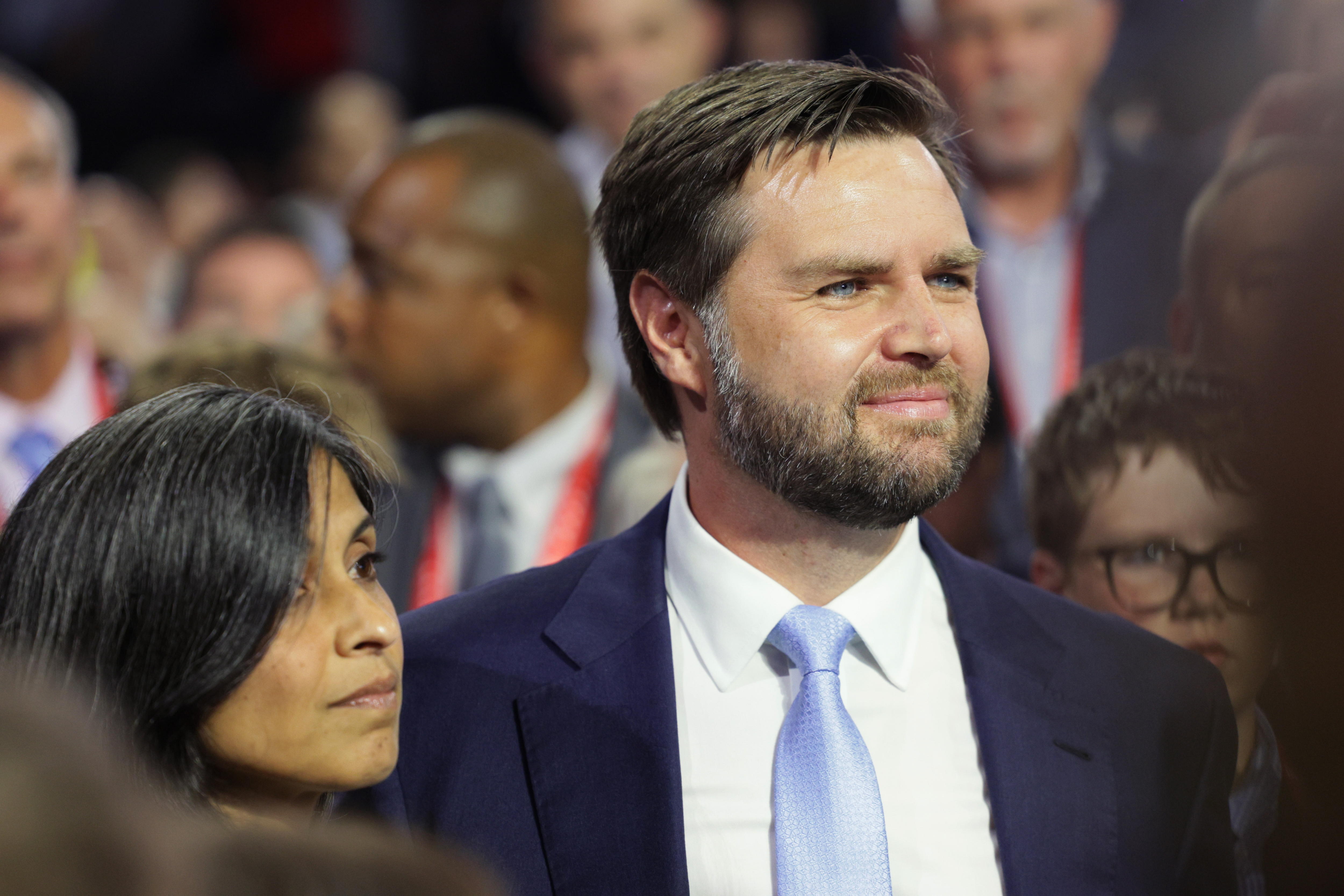 J. D. Vance, de comparar a Trump con Hitler a ser su fórmula vicepresidencial