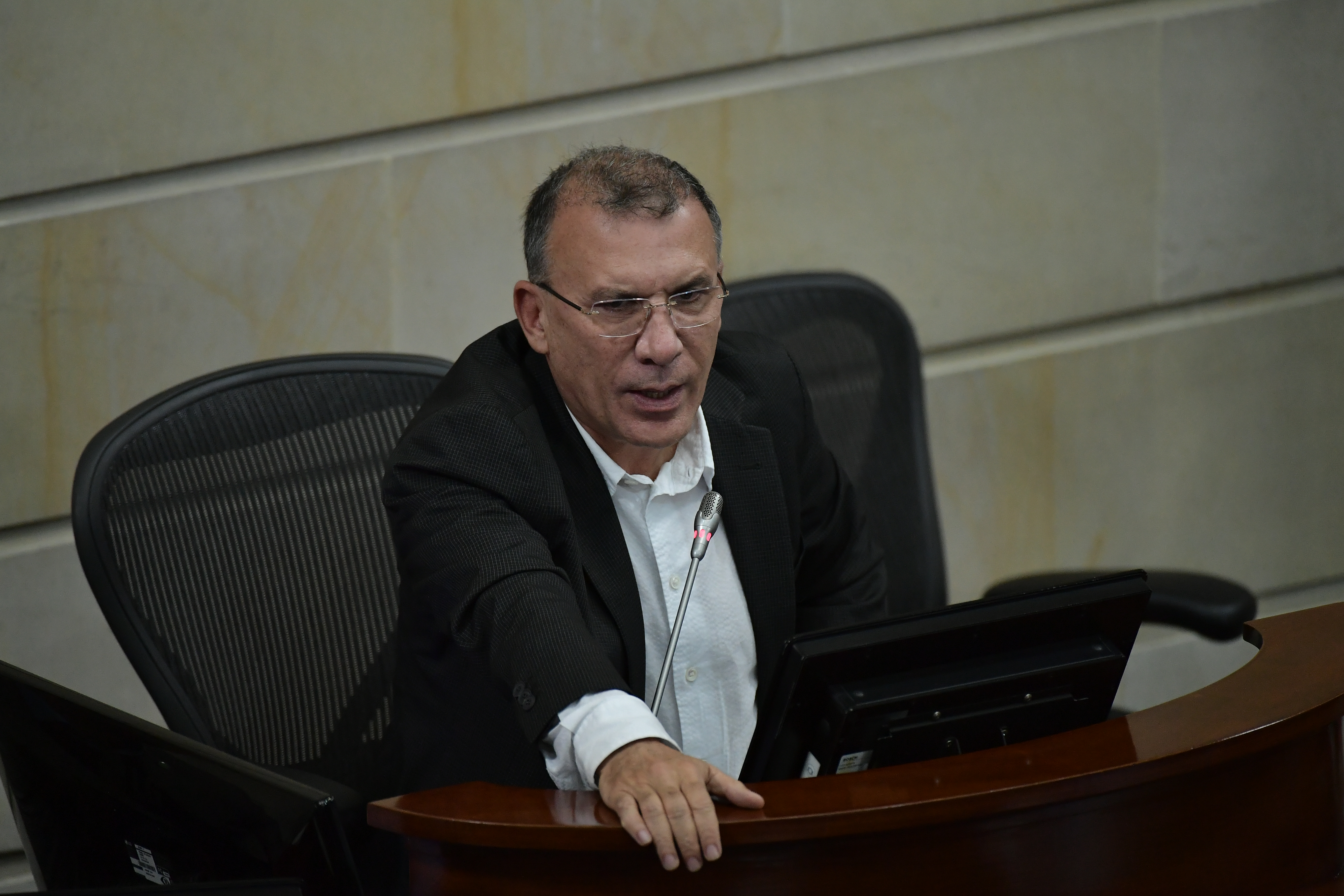 Roy Barreras propone ley seca para los congresistas en los eventos regionales