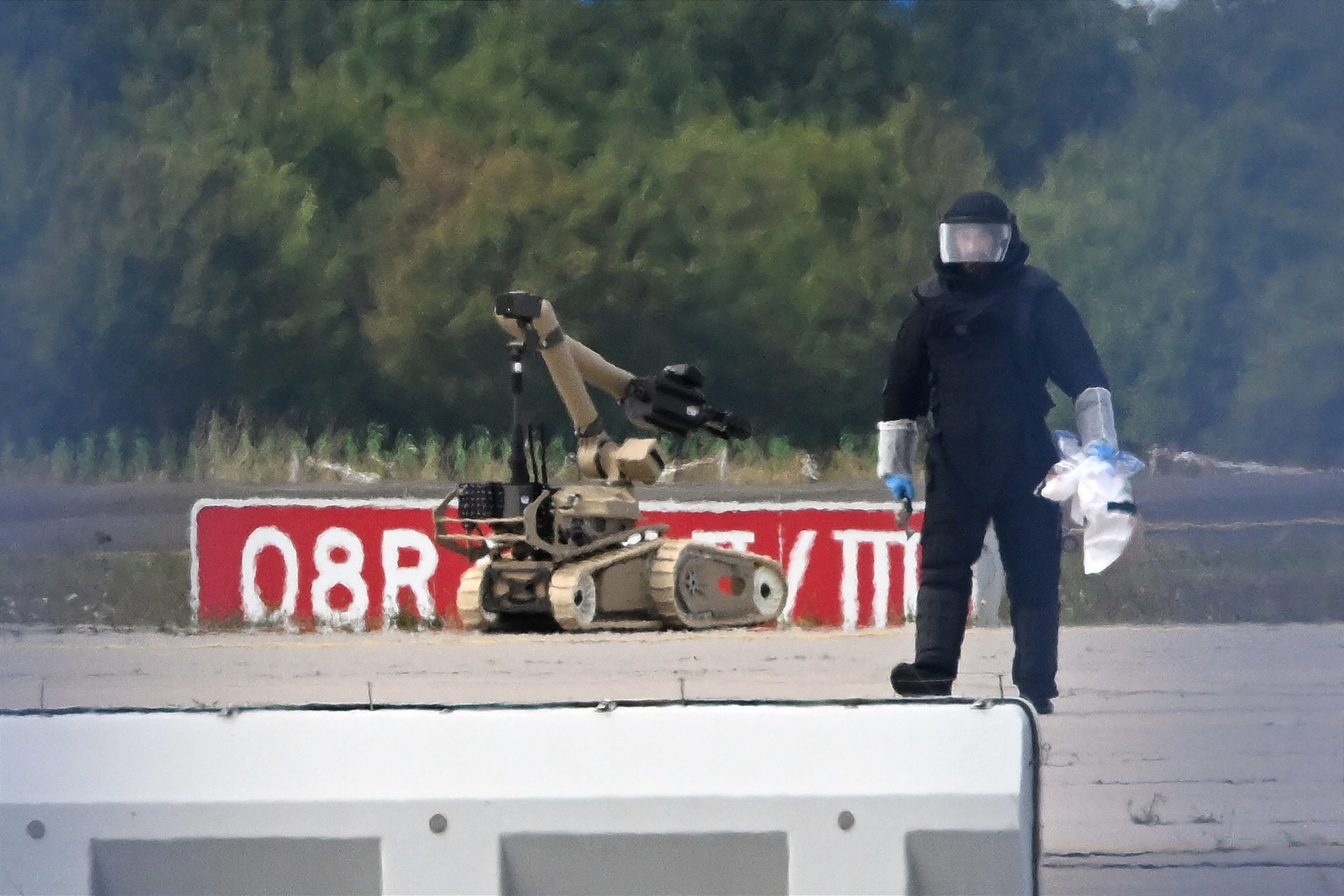 Un dron cargando explosivos fue hallado en un aeropuerto en Alemania clave para la OTAN