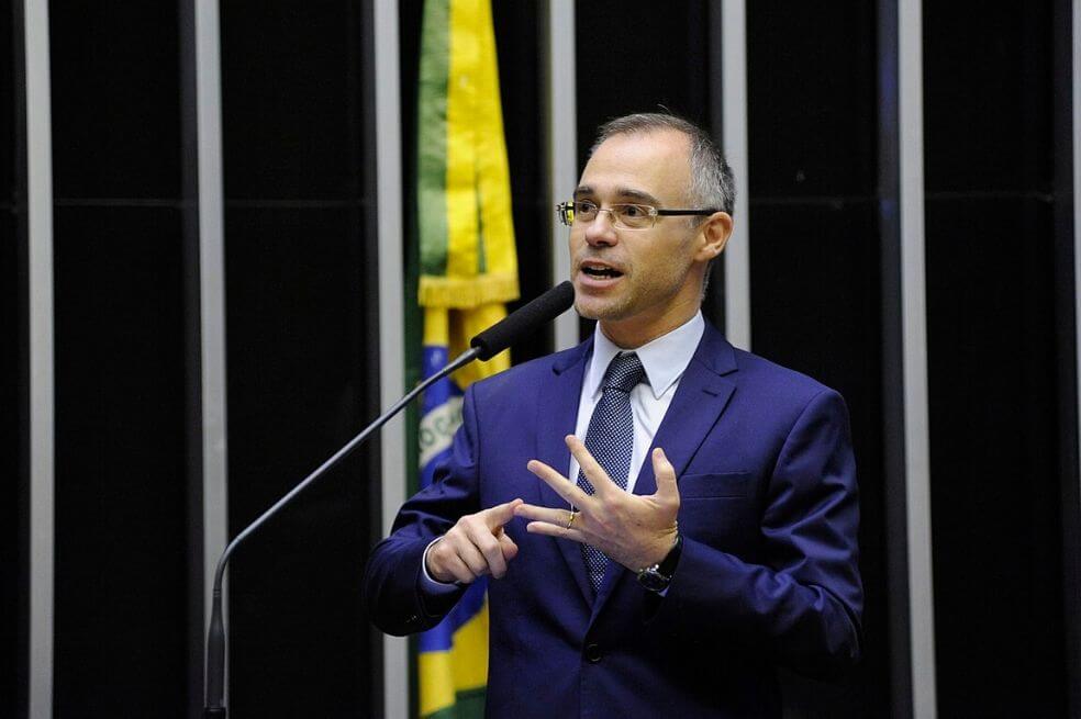 Bolsonaro nombra a un evangélico como su nuevo ministro de Justicia