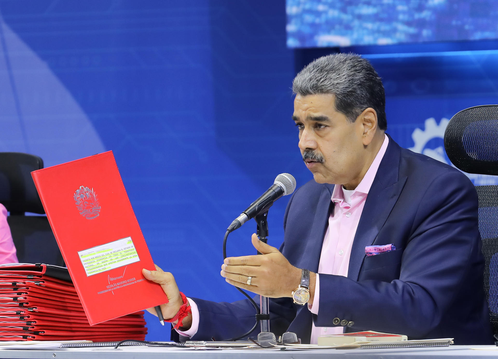 ¿Emergencia económica o más poder? Qué esperar de las medidas económicas de Maduro