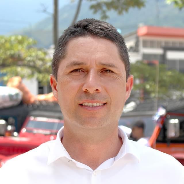 Alejandro Corrales, senador de la República.