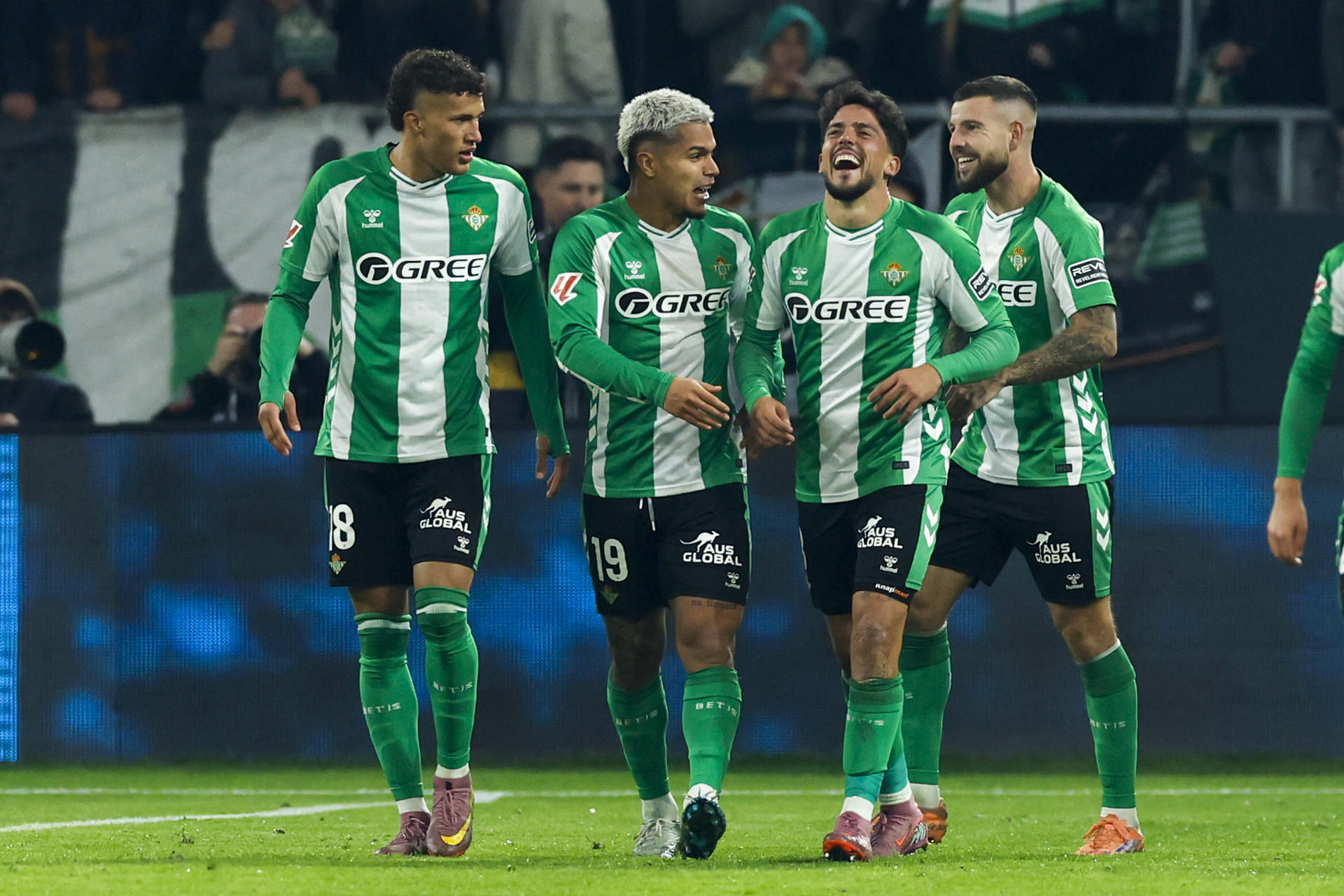 Juan Camilo Hernández y Nelson Deossa cerraron con boche de oro su 2025 con Betis