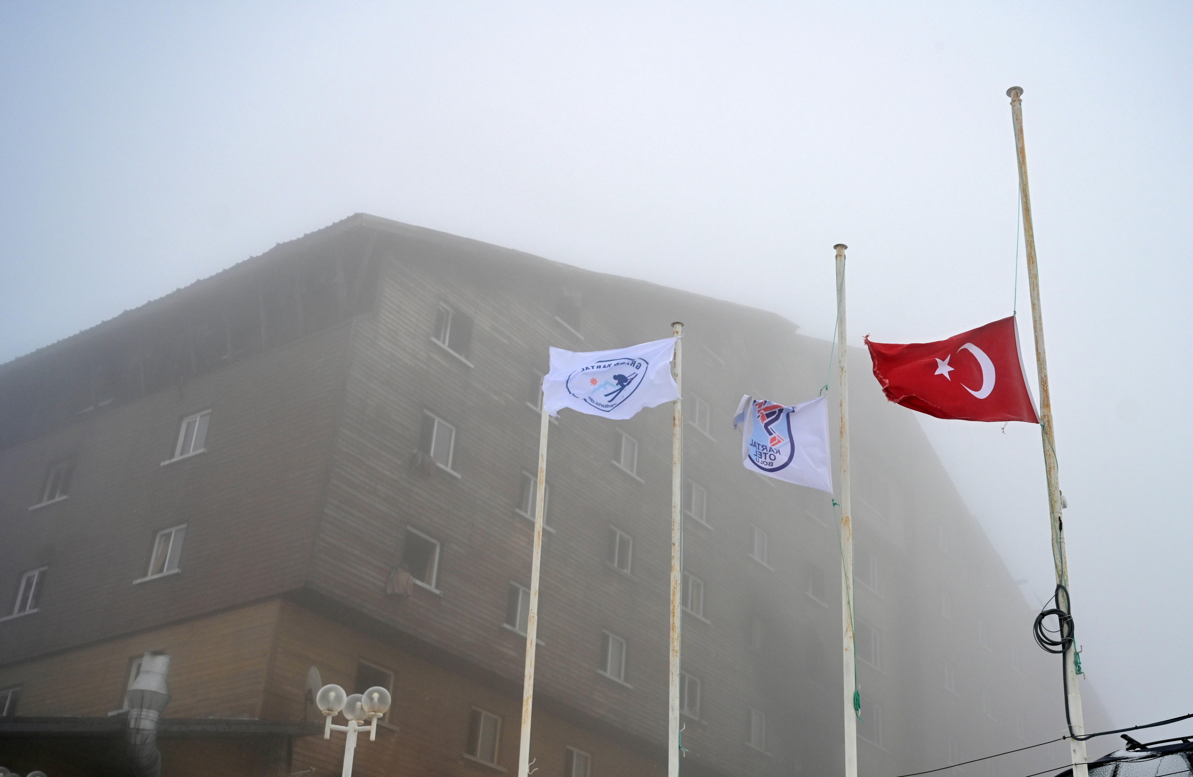 Incendio en Turquía dejó 76 muertos; la negligencia explicaría lo mortal que fue