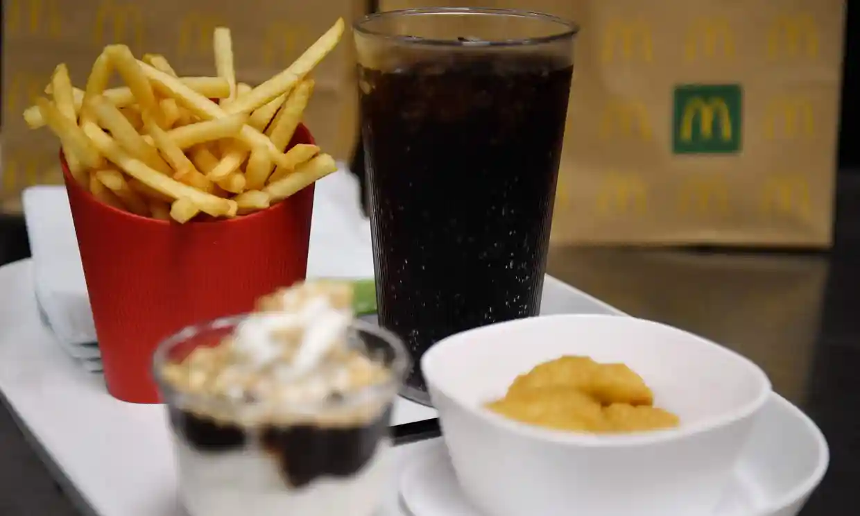 Utensilios reutilizables en un local de McDonald's en París.