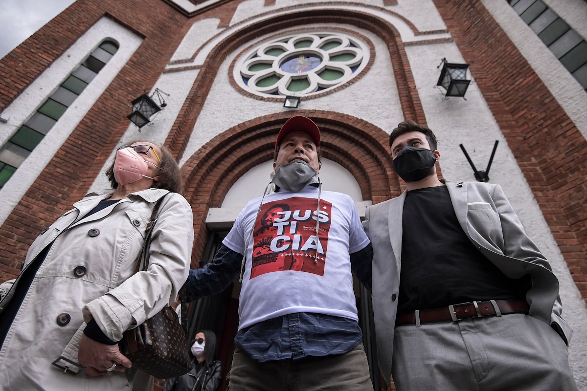 Mientras se adelantan las investigaciones, la familia de Javier Ordóñez, en medio de su dolorosa despedida piden dos cosas: que la memoria de Javier no sea una excusa para más violencia y que se haga justicia por lo que sucedió.