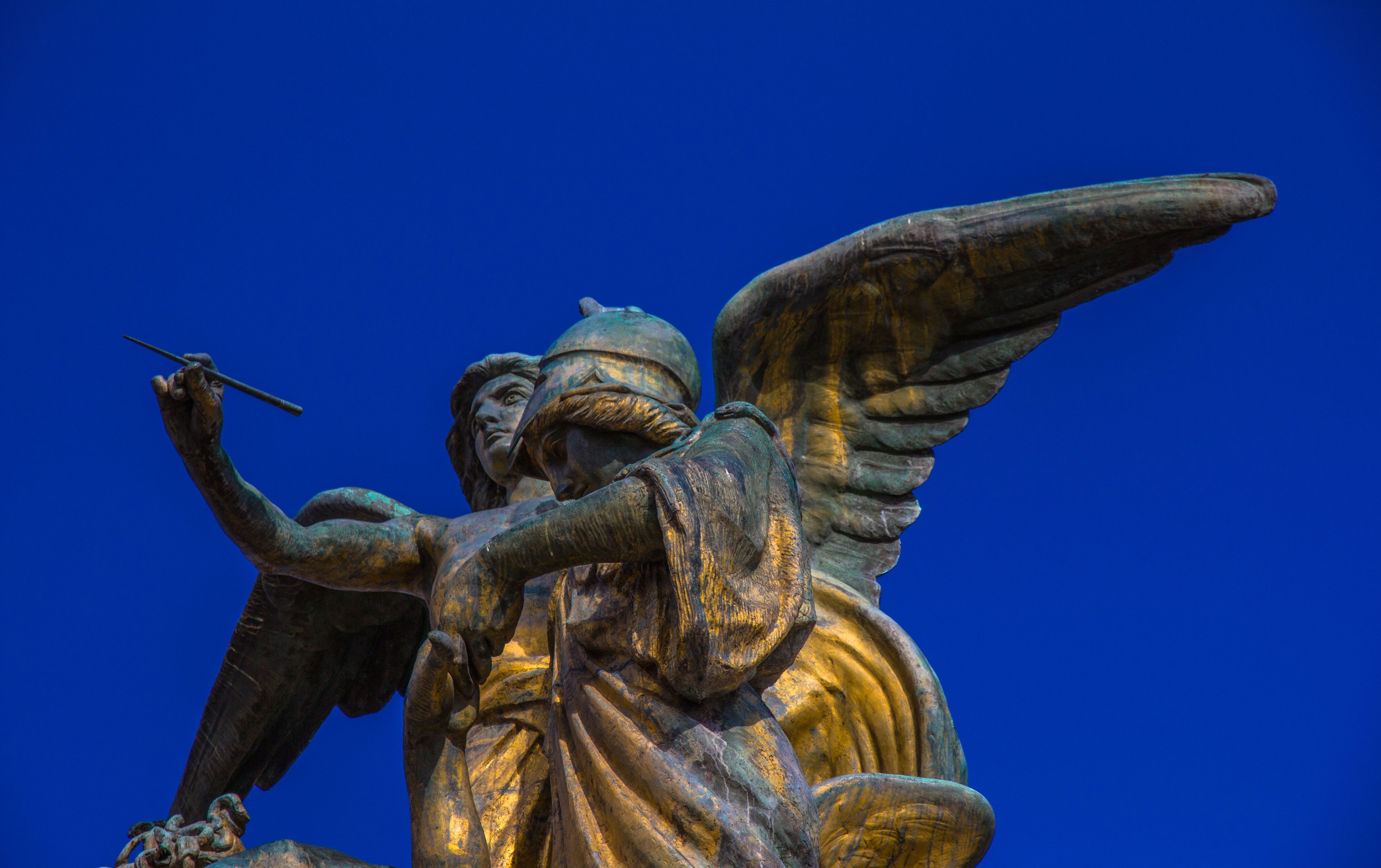 Descubre cuál es tu ángel guardián si naciste en octubre