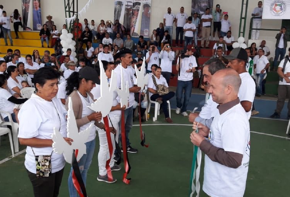 Víctimas del conflicto se encontraron con excombatientes como acto de reconciliación