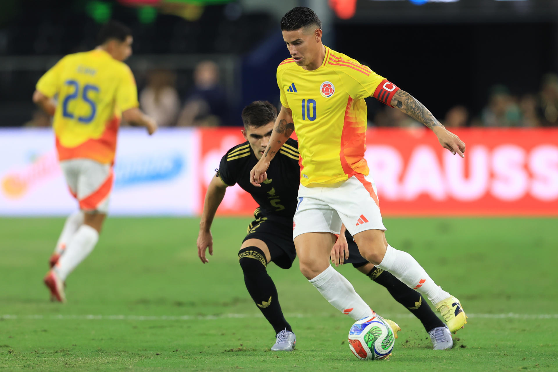 “¿Por qué lo tienen en la selección? Flojo de mierda», Fuad Char sobre James Rodríguez