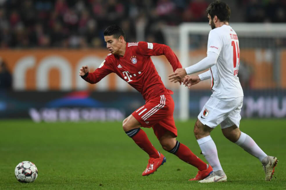 Con Queiroz observándolo, James fue protagonista en triunfo del Bayern