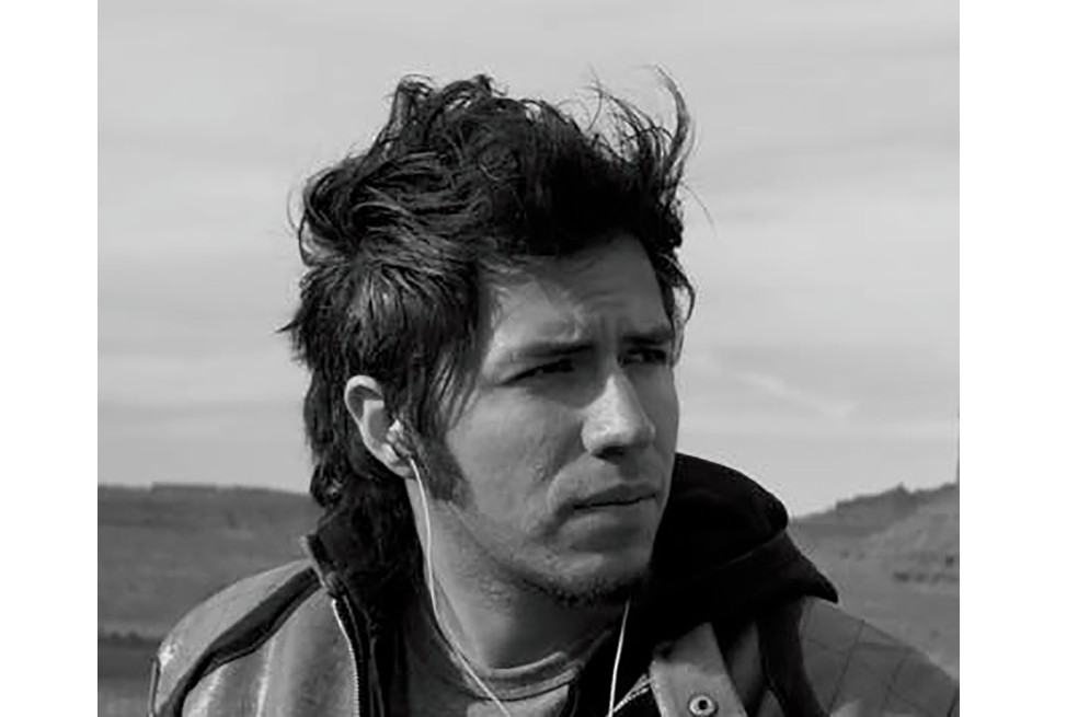 Fabián Hernández ha escrito y dirigido los cortometrajes "Mala maña" (2015) y "Tras la montaña" (2016), seleccionados en varios festivales en el mundo, así como "Golpe y censura" (2018) y "Los mártires" (2019).