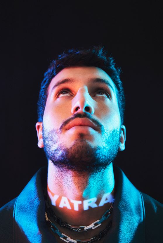 Sebastián Yatra es el nuevo hombre de moda en París